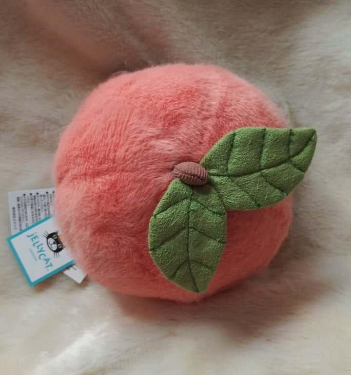 ジェリーキャット桃ももぬいぐるみJellycat Amuseable Peach - メルカリ