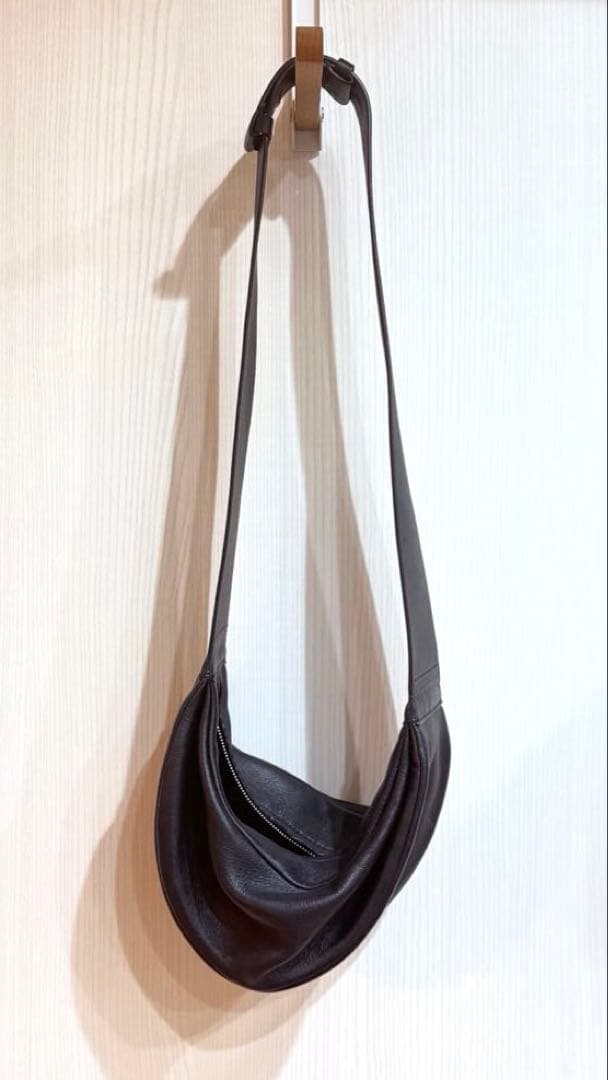 完売品】COS コス レザープリーツベルトバッグ ブラック - メルカリ