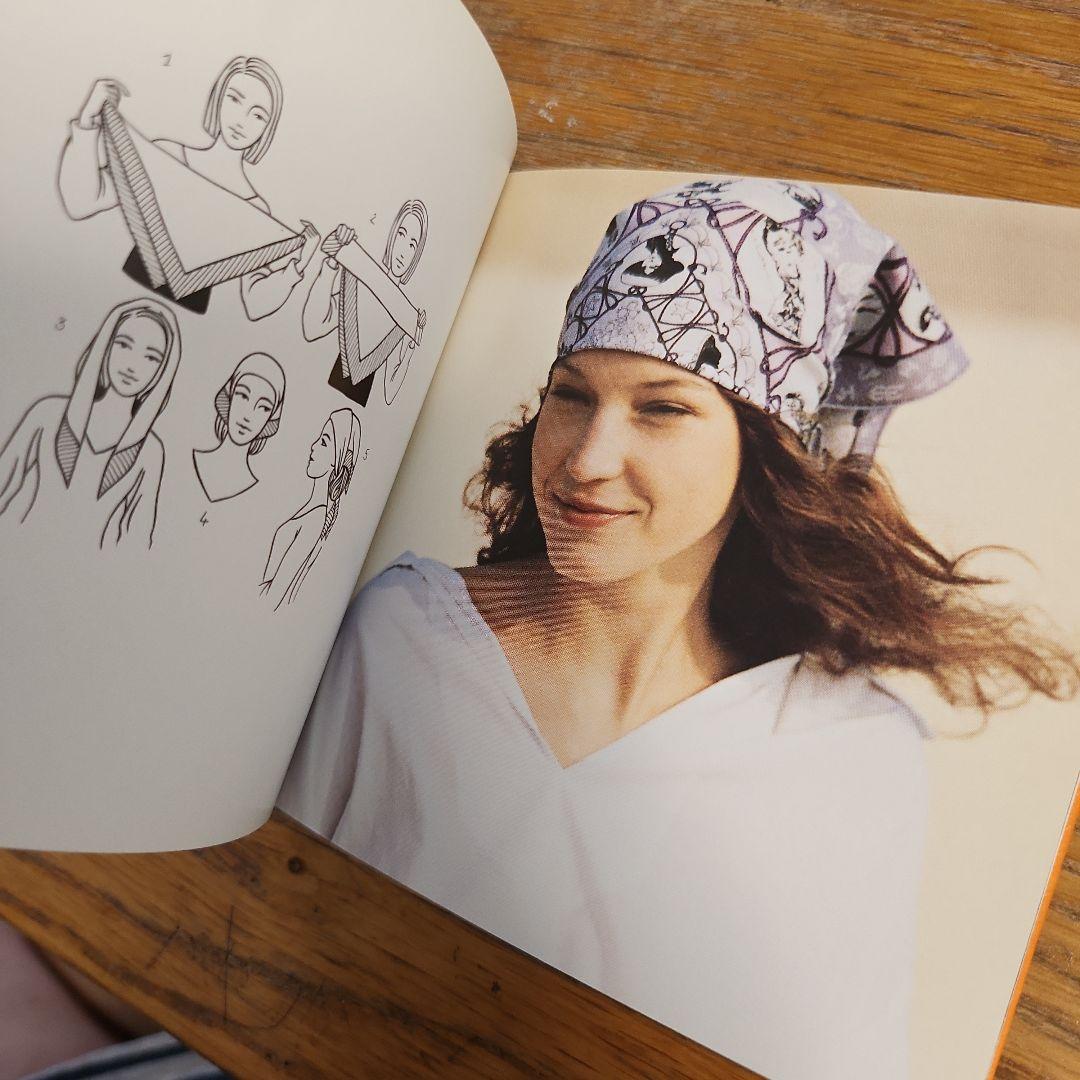 ☆HERMES エルメス CARRE カレ☆ スカーフの巻き方 ガイドブック