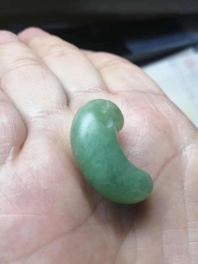 ☆古墳中期。『超琅玕翡翠勾玉』出土品。3.4cm。かなり希少な古代勾玉