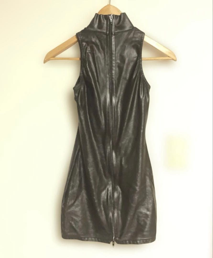 アフィックスパラパラ エナメル胸あきタイトワンピース