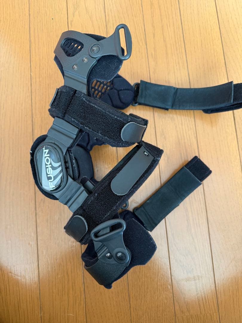 BREG Fusion 膝用サポーター ブラック 71114-136309.jpg