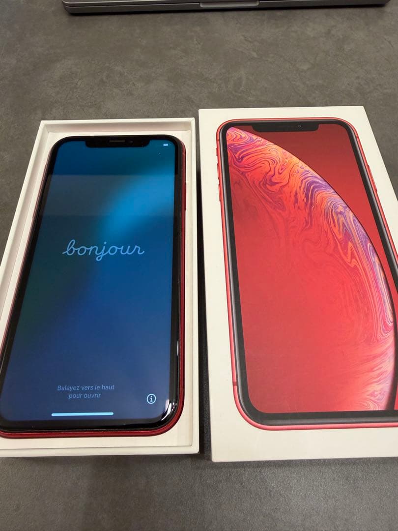Apple iPhone XR (Product Red) 本体 - メルカリ