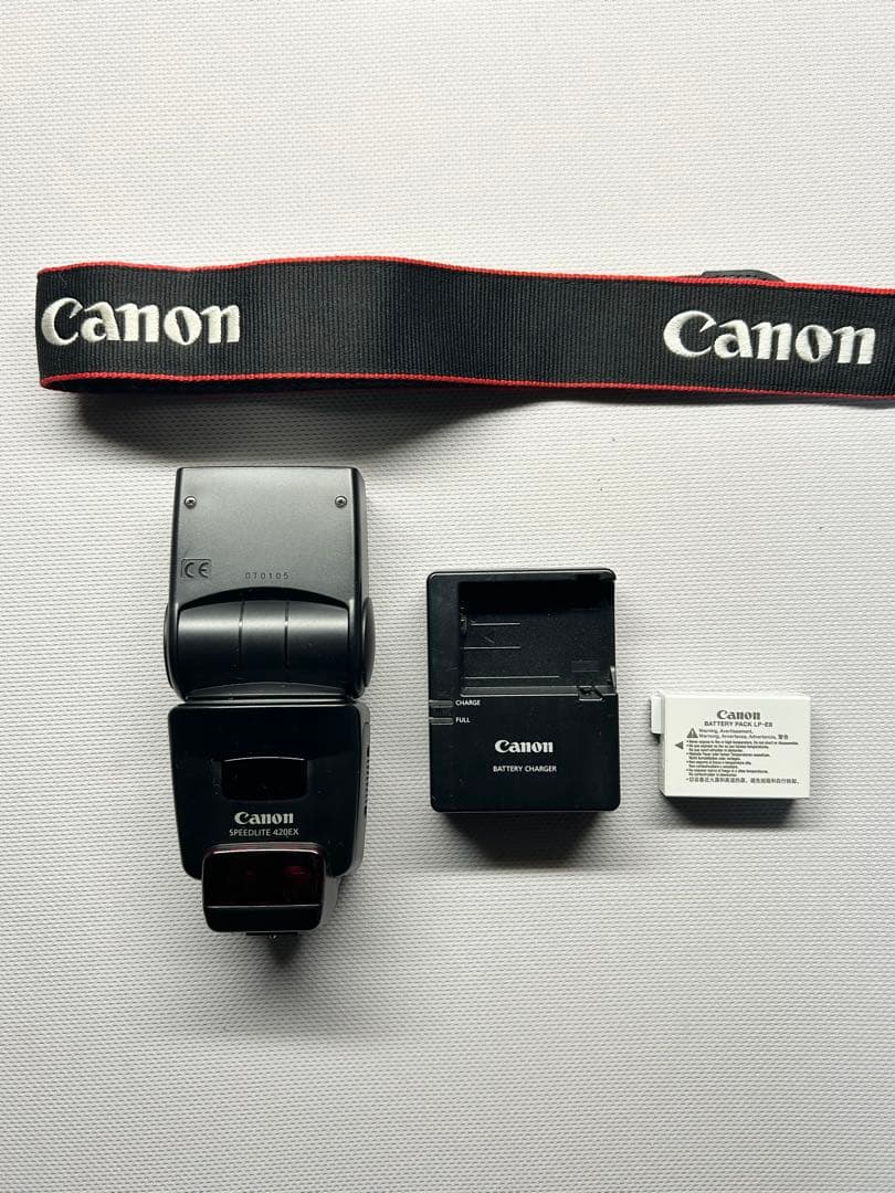 Canon EOS Kiss X6i カメラ 収納バッグ ストロボ 付き