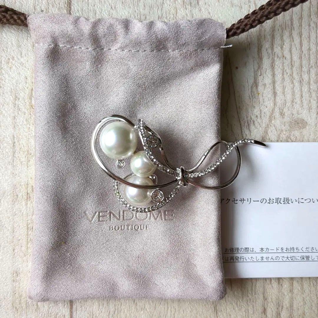 VENDOME BOUTIQUE 貝パール ブローチ ヴァンドームブティック VBPV3013__UW 貝パール カラーブローチ｜ブローチ｜ヴァンドーム