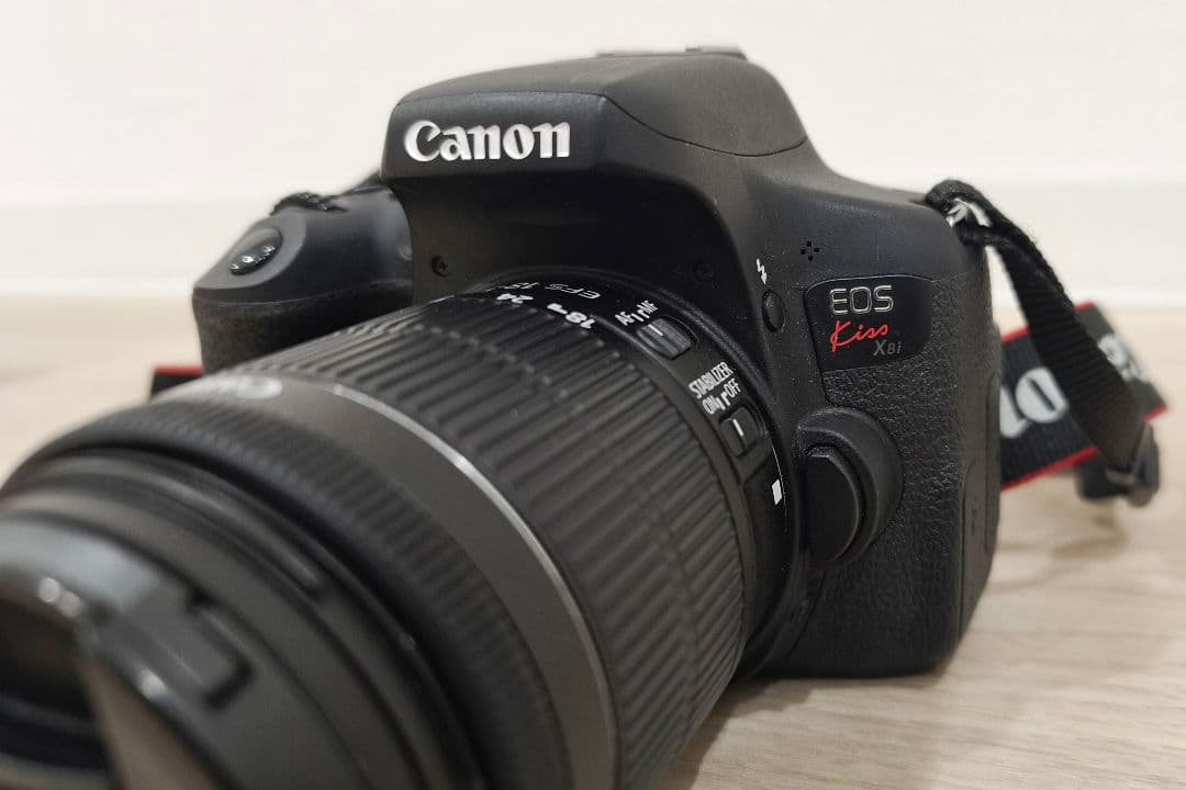 Canon EOS Kiss X8i デジタル一眼レフカメラ レンズキット Amazon | Canon デジタル一眼レフカメラ EOS Kiss X8i レンズキット EF