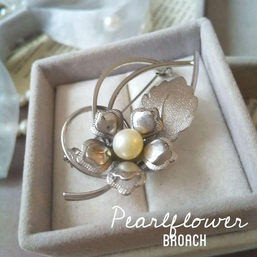 本真珠 パールフラワーブローチ 昭和レトロ シルバー 花 銀細工