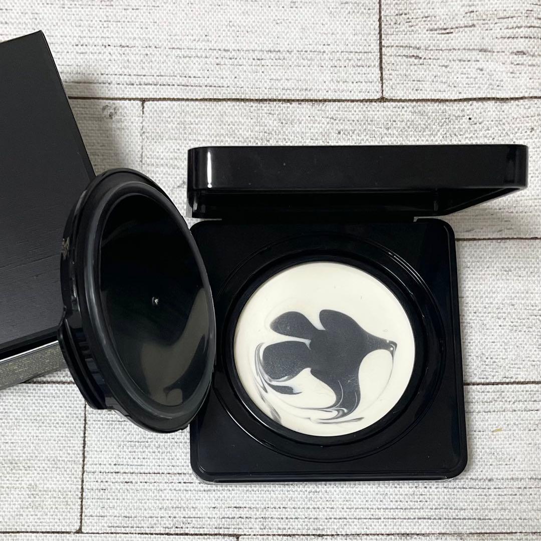 GIVENCHY ソワンノワール UVコンパクト - メルカリ