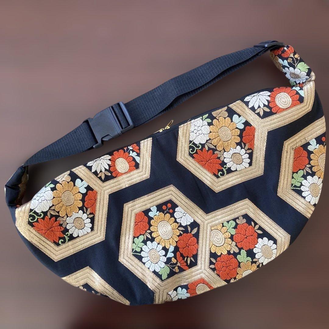 黒地帯リメイクバッグ 三日月型ショルダー ボディバッグ 和柄