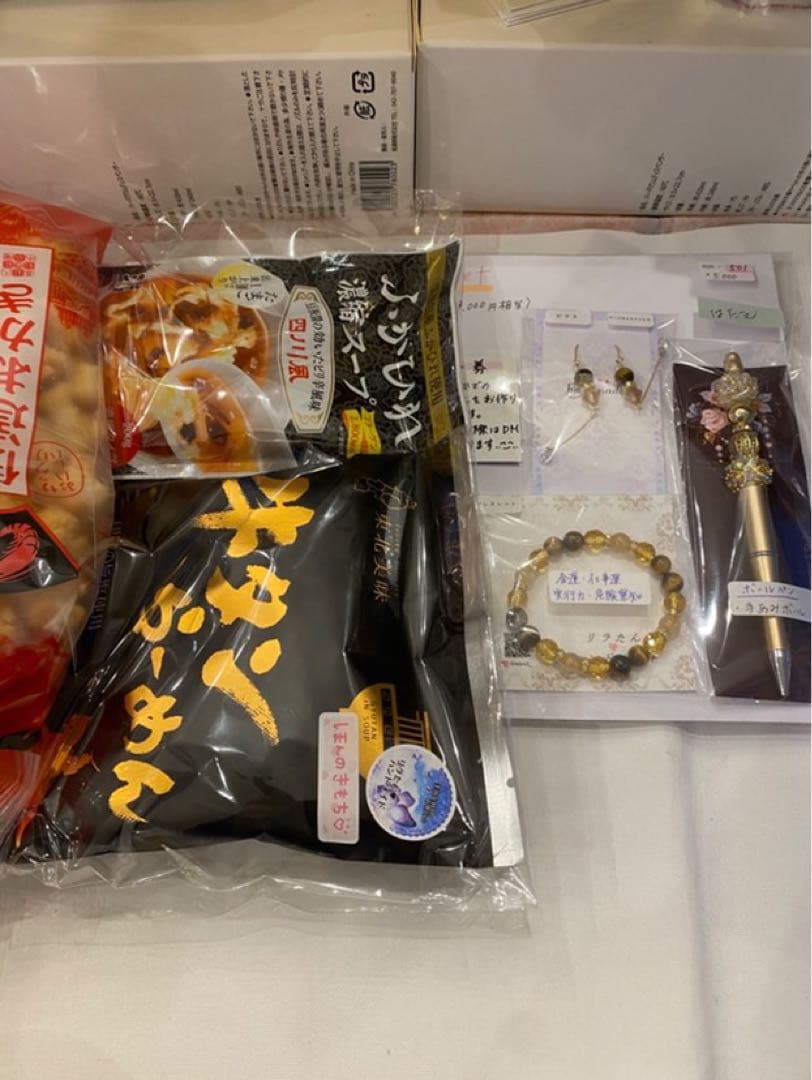 ハンドメイドはた Jaden Smith designed a Frankesteined version of New Balance's 574