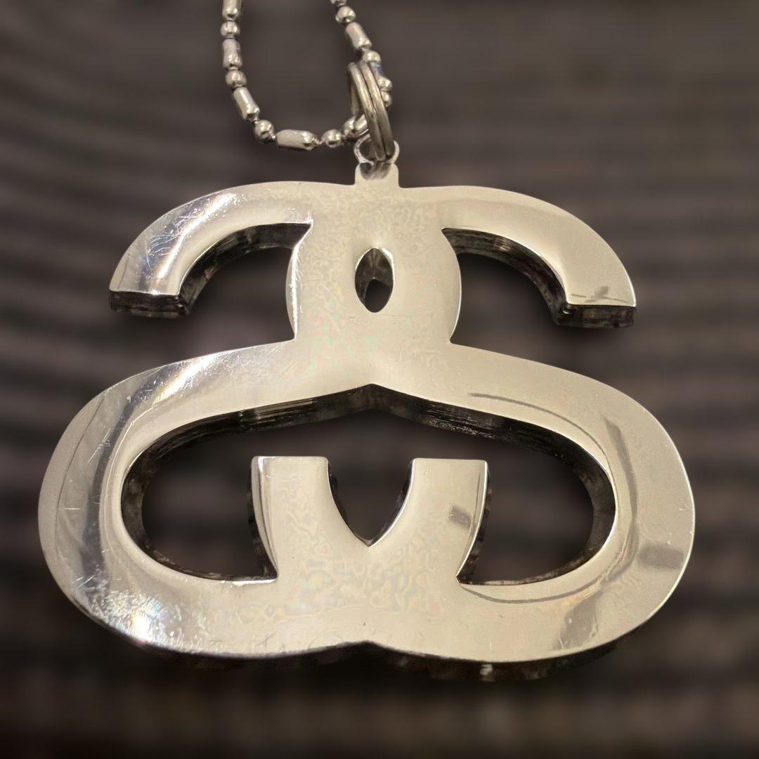 Stussy シルバー ロゴペンダント ネックレス - メルカリ