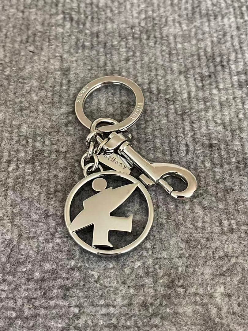 Stussyシルバーキーホルダー - メルカリ