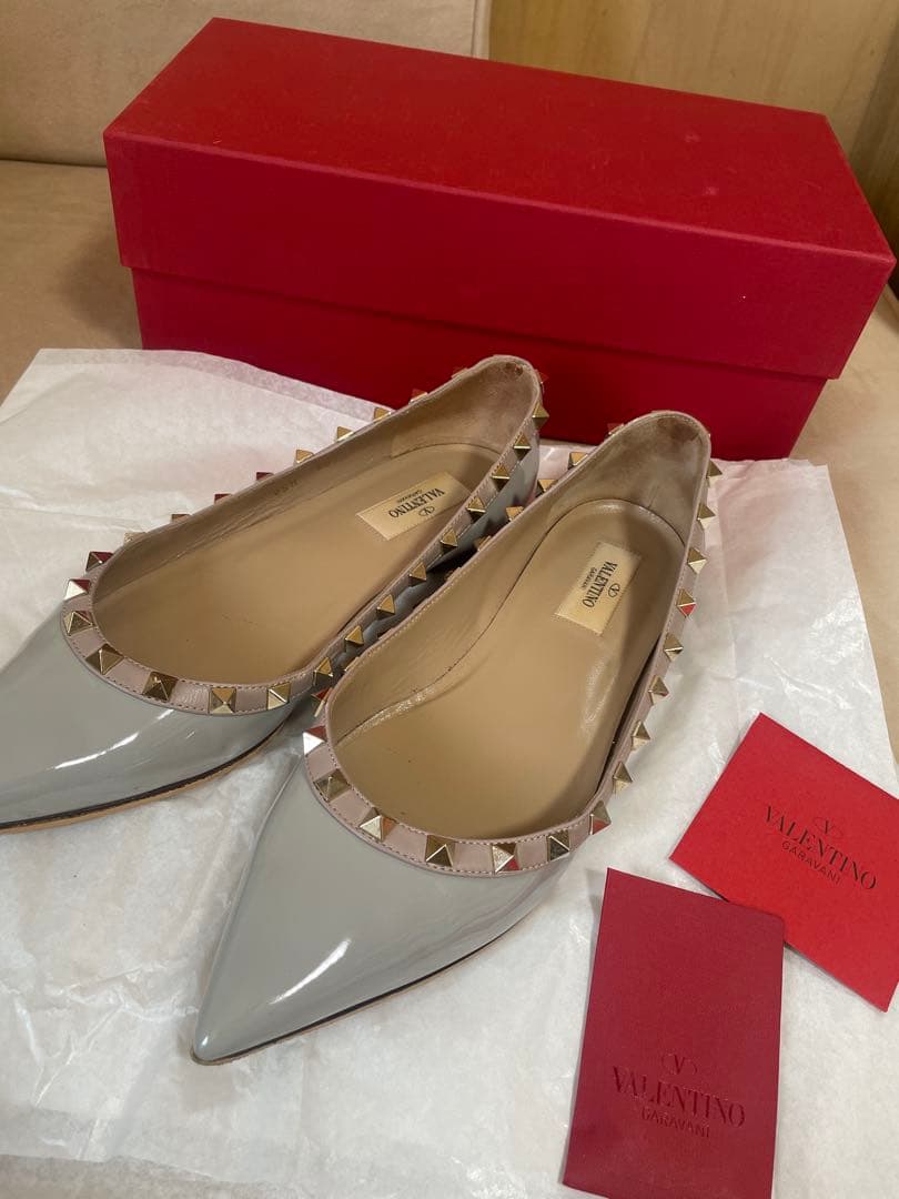 Valentino スタッズ付きフラットシューズ　24.5 ヴァレンティノ】大人気！進化したアイコンスタッズを散りばめた辛口