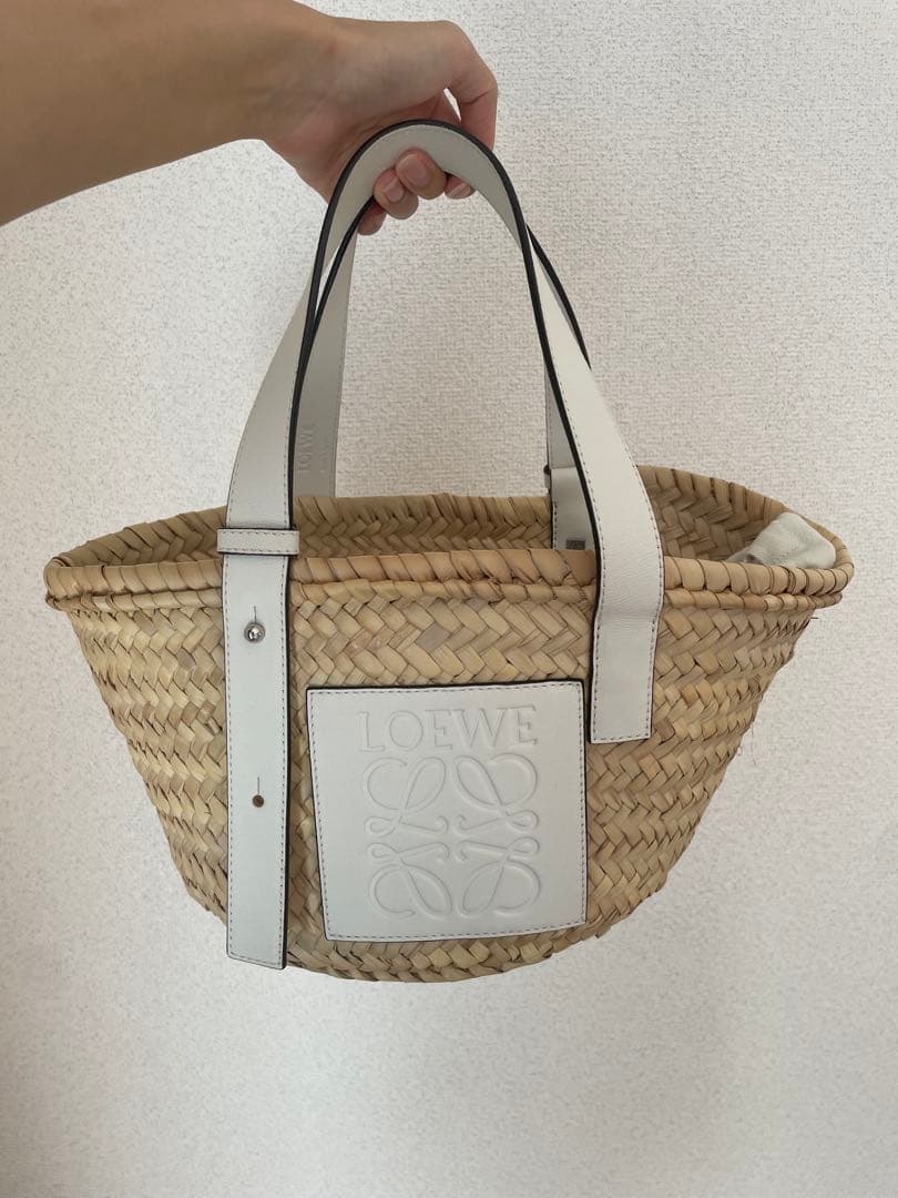 LOEWE かごバッグ バスケットバッグ　スモール　ホワイト　白 Small Basket bag in palm leaf and calfskin Beige - LOEWE USA
