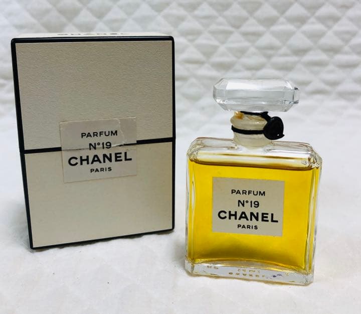 CHANEL シャネルNo.19 PARFUM 14ml 未使用 - メルカリ