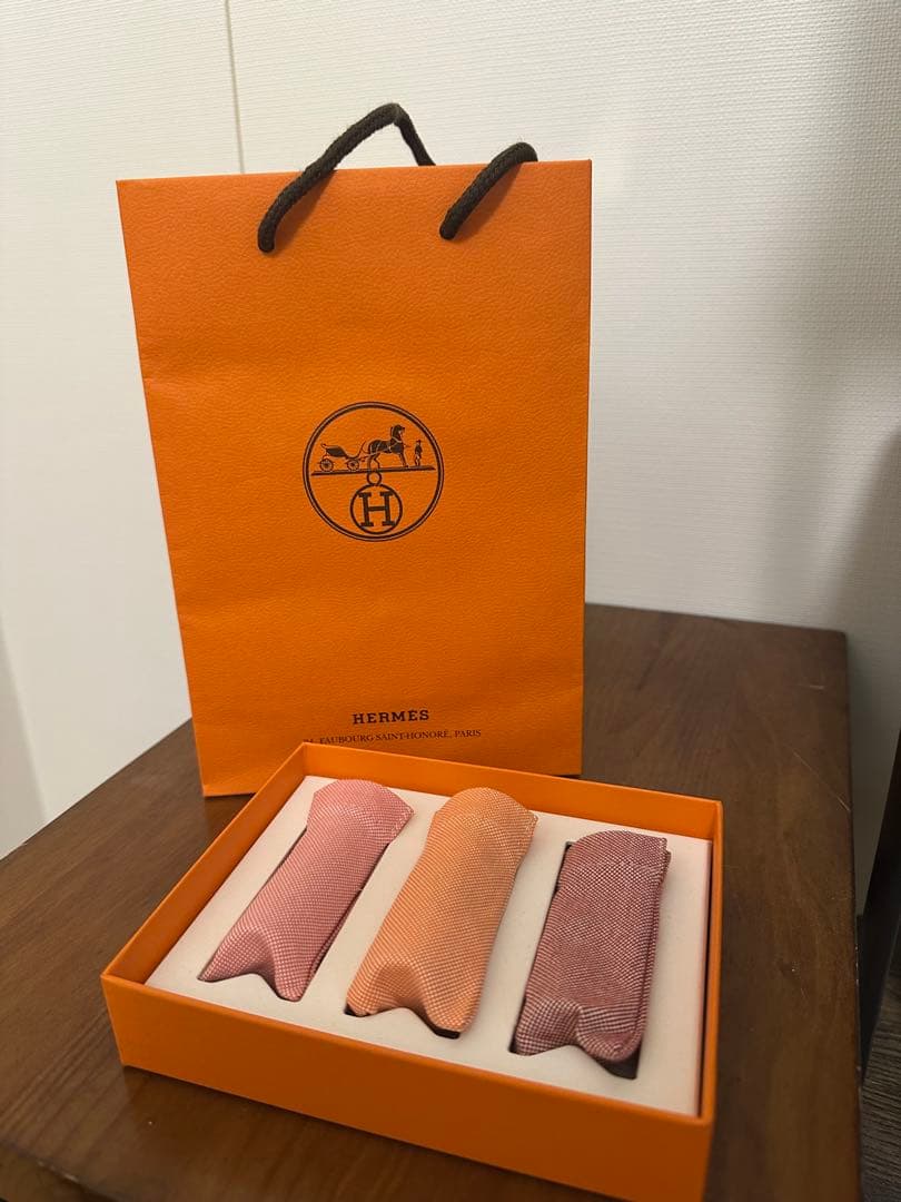 ✨値下げ✨HERMES リップクリームセット 3本 HERMES - HERMES エルメス 限定リップセットの通販 by kii｜エルメス