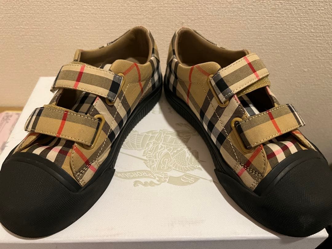 バーバリーチルドレン　スニーカー　サイズ31(19.5cm)