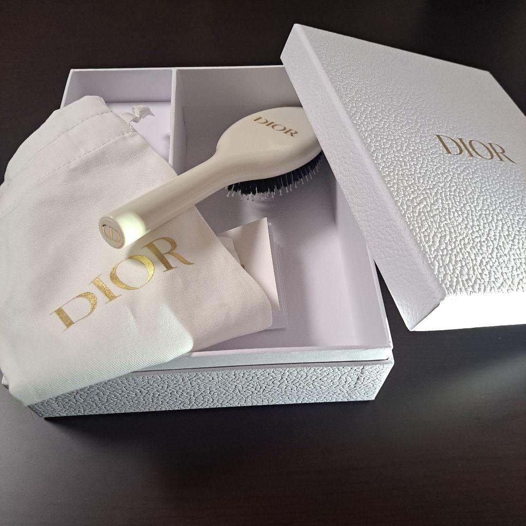 ディオール 2025.プラチナ会員 バースデーギフト ヘアブラシ&巾着