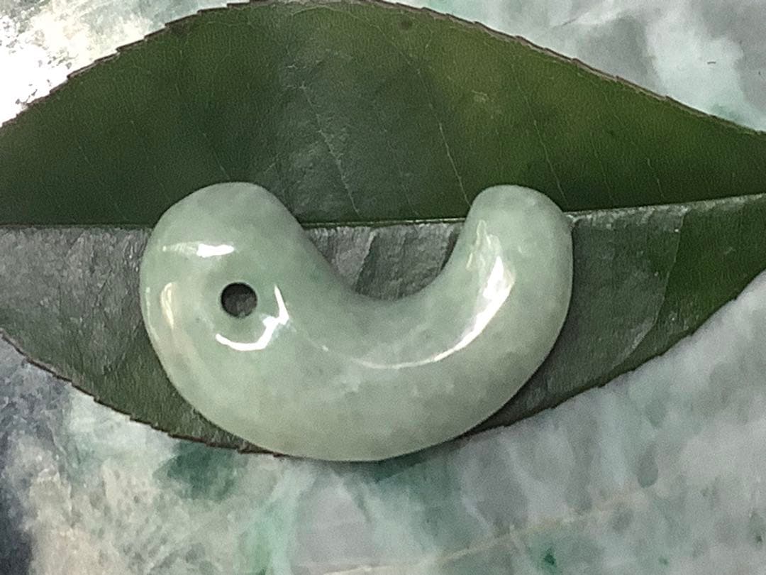 ✳極上高額翡翠勾玉‼️ 糸魚川翡翠ジェダイト 本物の守護石お守り 鑑別書付