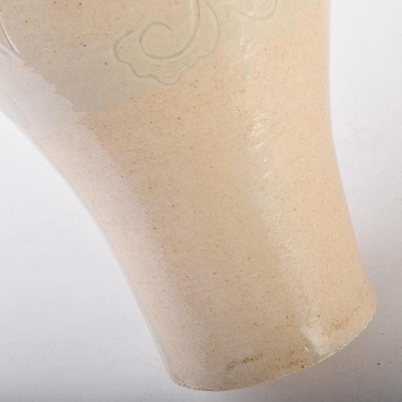 中国 徳化窯白磁 花草刻 花口瓶 C 7060A - メルカリ