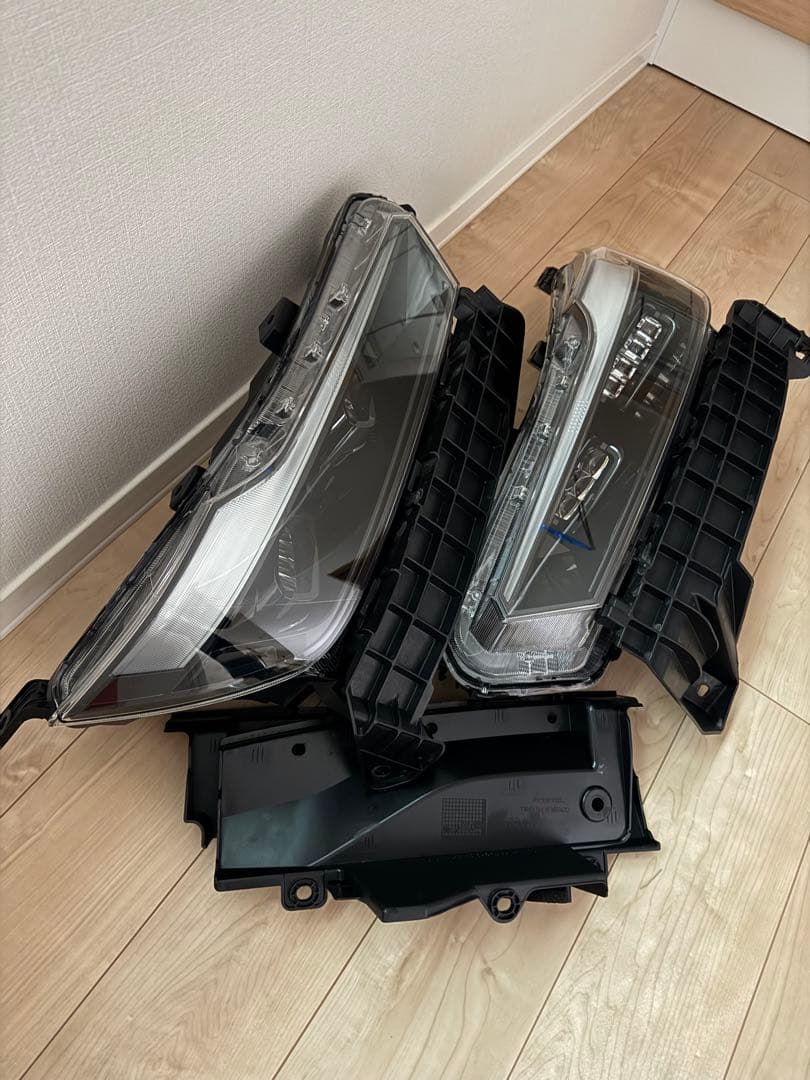 【新品未使用】ヘッドライト 2個セット HONDA WR-V 純正 オンライン で 販売車・バイク・自転車 - 【新品未使用】ヘッドライト
