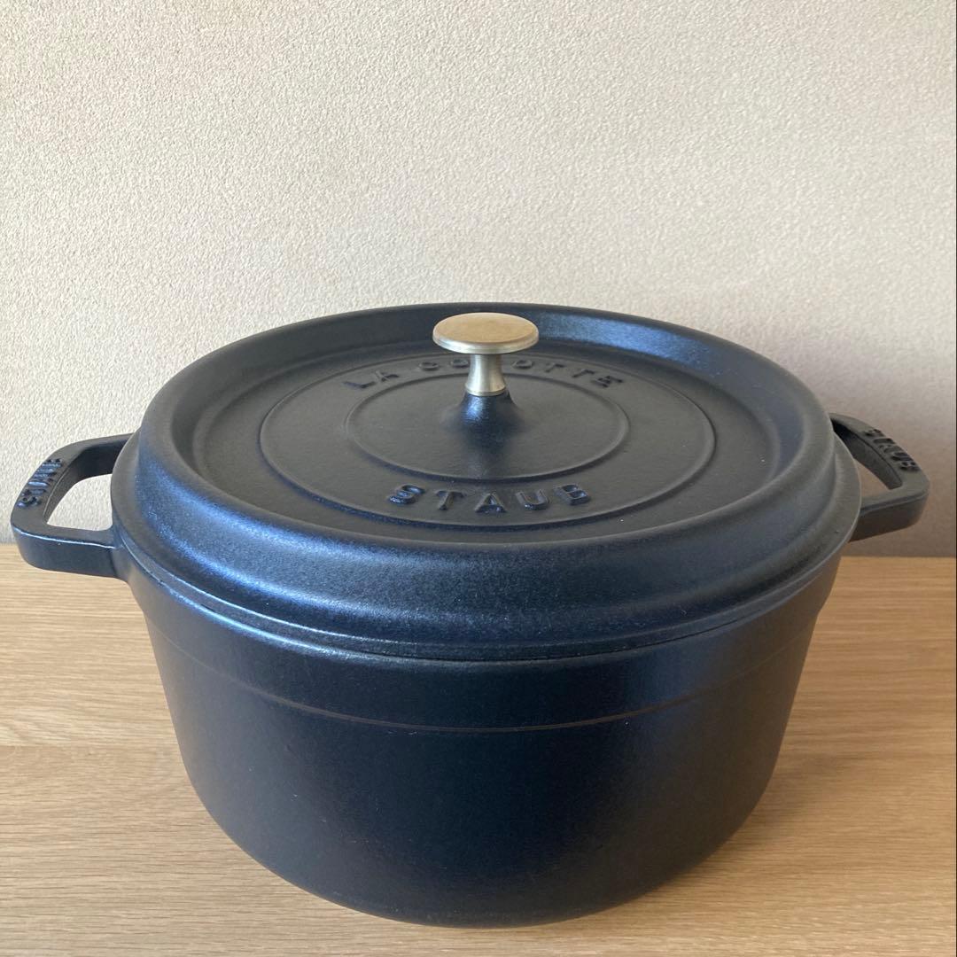 三*上様 ストウブ ピコ・ココット 26 cm ラウンド　ブラック　鋳鉄 三*上様 ストウブ ピコ・ココット 26 cm ラウンド ブラック 鋳鉄
