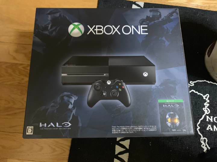 XboxONE本体と他ソフト3つ XBOXOne本体 XBOX ONE本体+ソフト