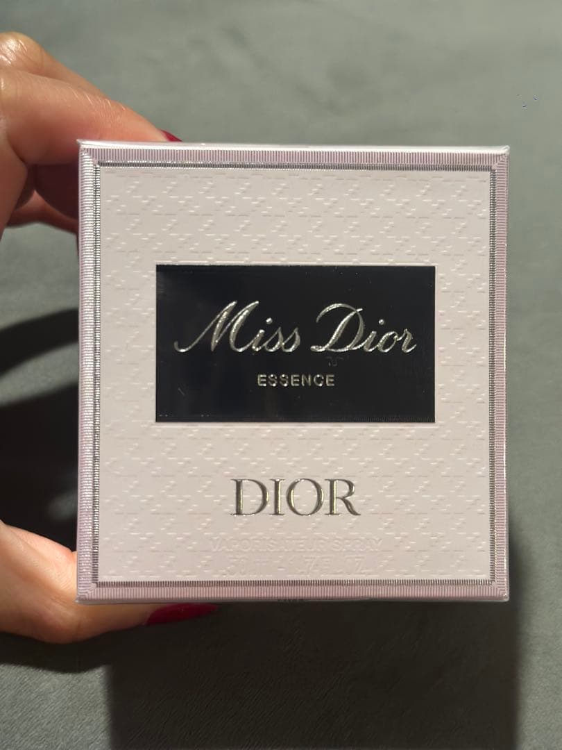 香水(女性用) Miss Dior ESSENCE Miss Dior Essence: Intense Parfum by Francis Kurkdjian | DIOR US US