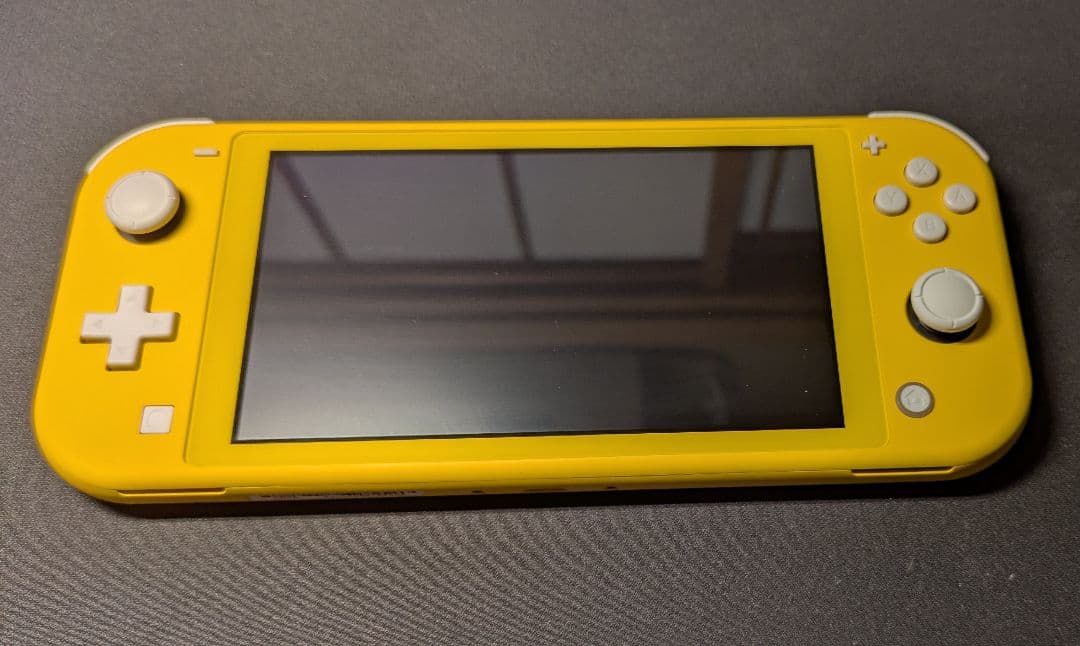 Nintendo Switch Lite イエロー 本体＋純正充電器　美品 Nintendo Switch Lite イエロー 充電器付き