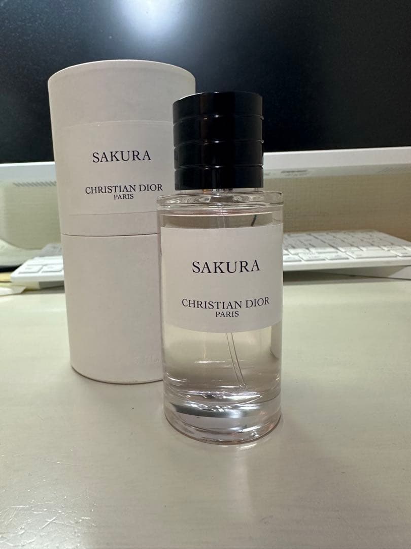 CHRISTIAN DIOR SAKURA 40mL 香水 - メルカリ