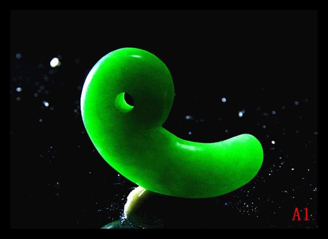 古墳期☆極上ろうかん質硬玉翡翠製極希少☆佐賀県唐津市宇木汲田形勾玉