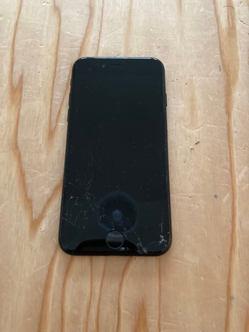 iPhonese2 128g ブラック 画面ひびあり ジャンク - メルカリ