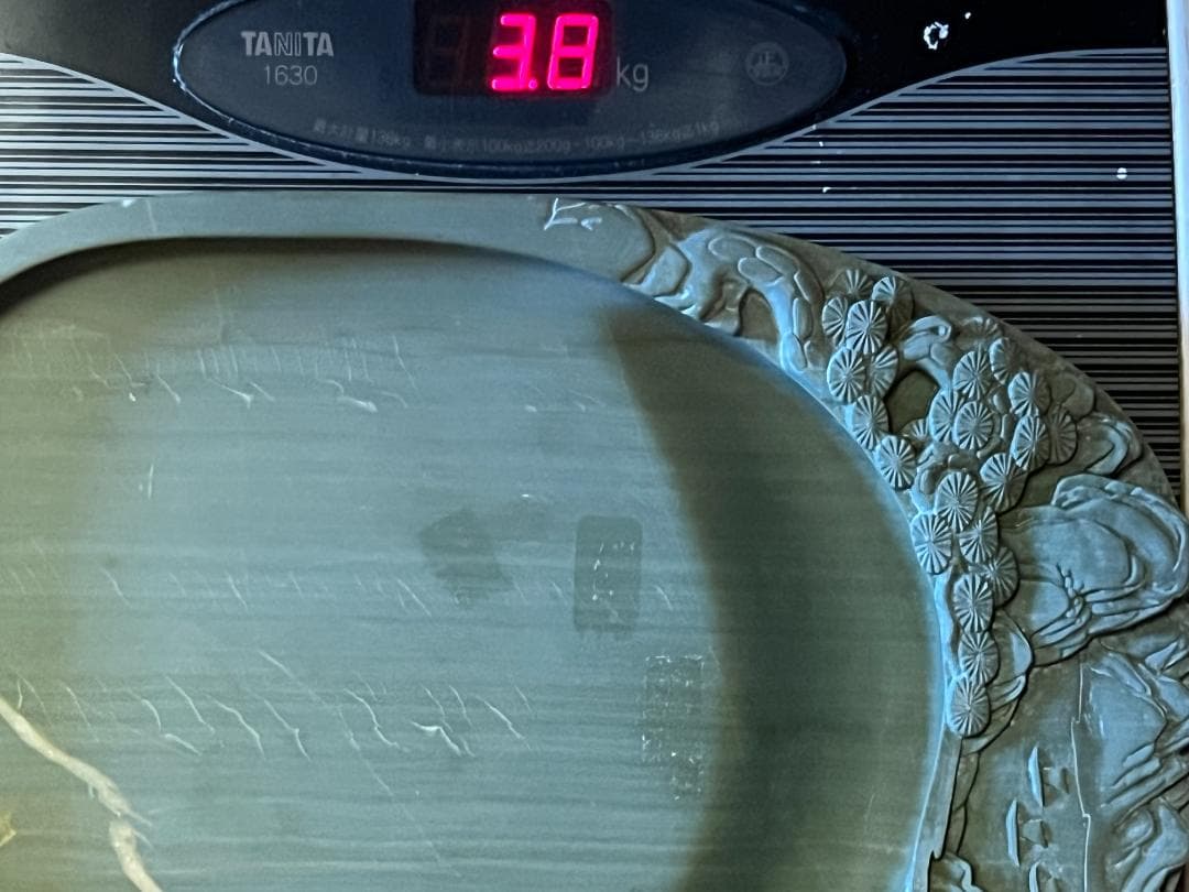 【海】硯　松花江緑石硯 松樹山水画　大硯 錦箱入　中国書道 　約：3.8kg