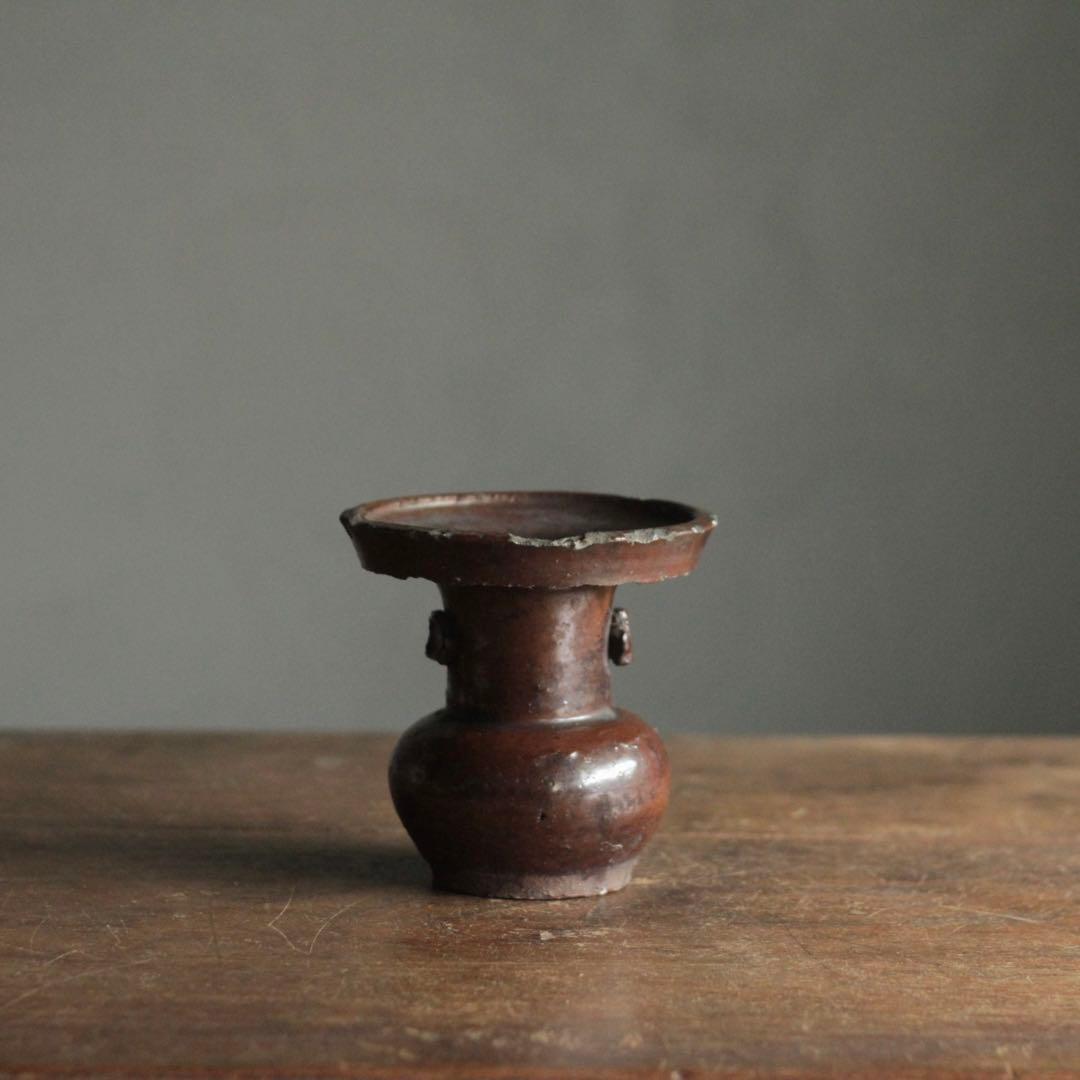 鉄釉 仏花器 江戸後期 美濃 古美術 古道具 アンティーク 花立 鎌倉時代 古瀬戸 鉄釉仏花瓶（1185–1333 CE） | 入蘆花（ロカニイル）