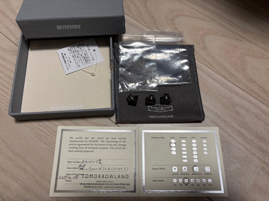 bunney バニー スタッズ ピン バッチ アクセサリー - メルカリ