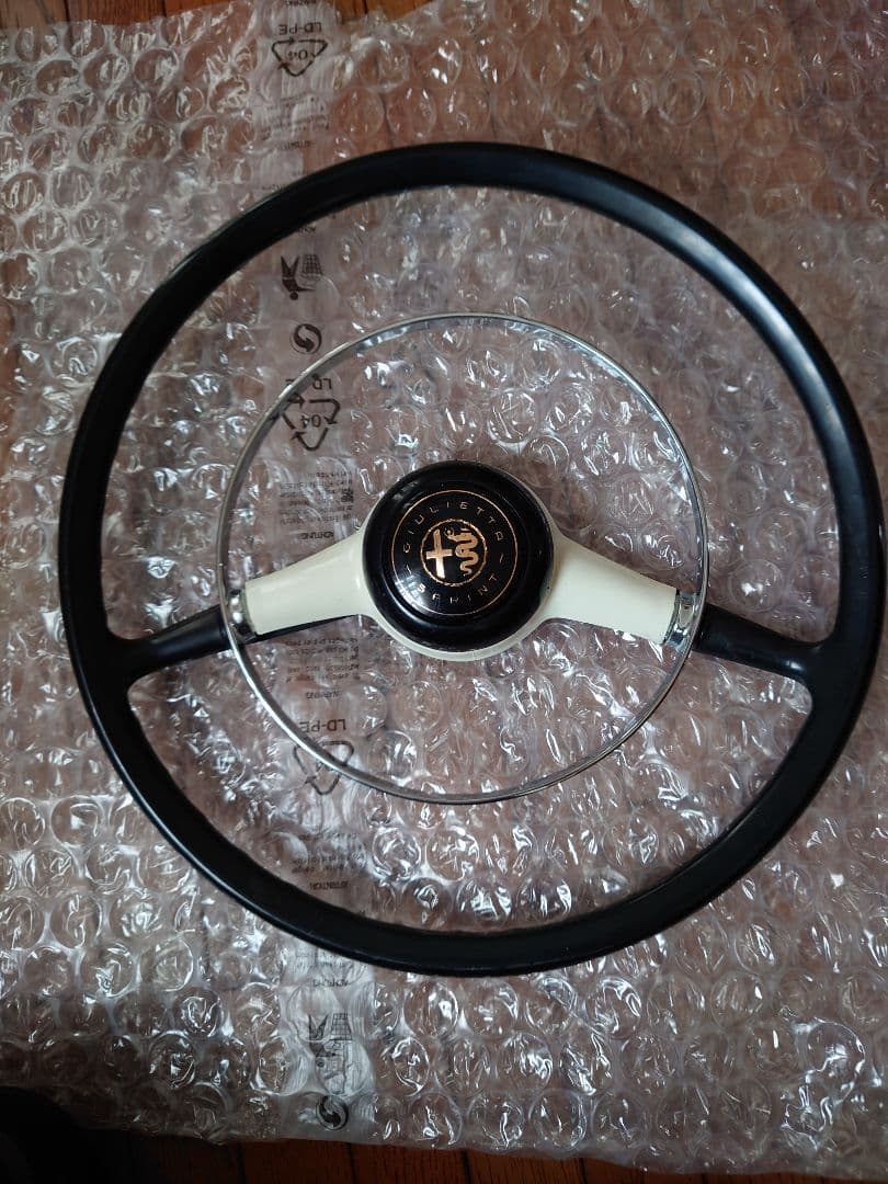 ★希少 アルファロメオ 50、60年代ジュリエッタ 純正ステアリングホイール完品 アルファロメオ ジュリエッタ 純正ステアリングの本革張り替え | 本革