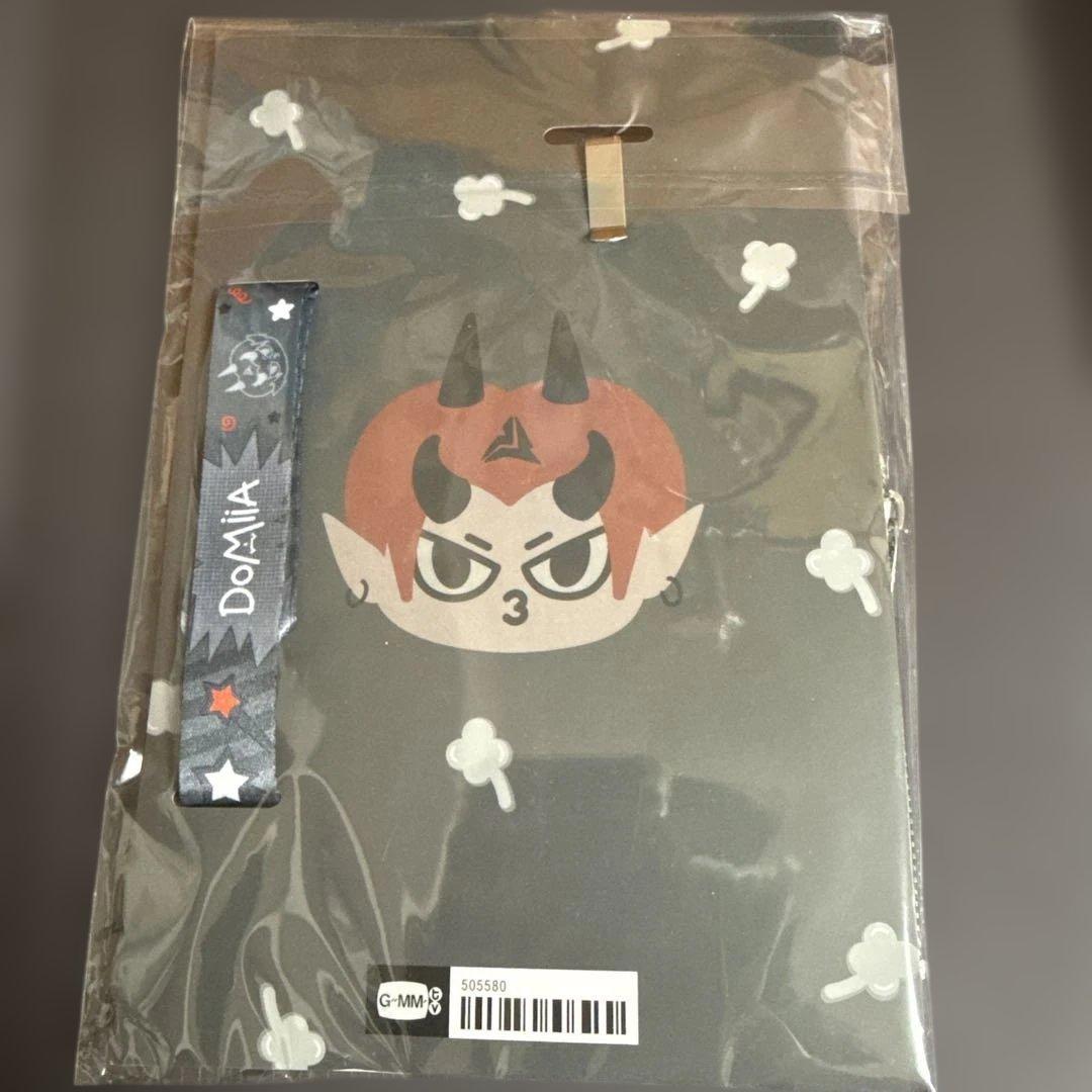 GMMTV 公式グッズ Domiia (PerthSanta)カードホルダー - メルカリ