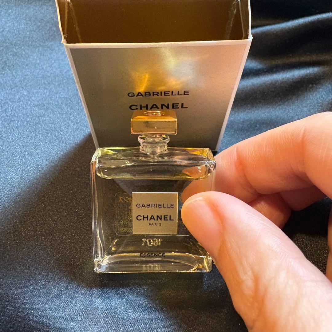 CHANEL GABRIELLE ESSENCE 5ml(25年10月) - メルカリ
