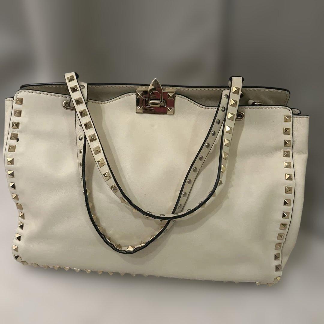 Valentino Garavaniロックスタッズ・オフホワイトバッグ ロックスタッズ カーフスキン マイクロバッグ for ウィメンズ インチ