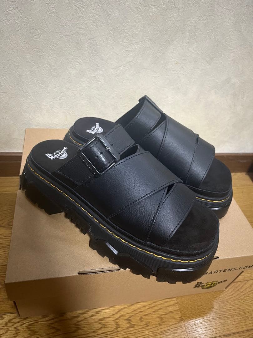 Dr. Martens 】MATTISON スライド サンダル