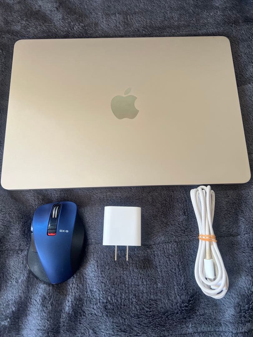 ゴールド MacBook本体 薄型デザイン 付属品完備 スキンシール MacBook Air 13インチ (2022~2025, M2 M3 M4) ゴールド