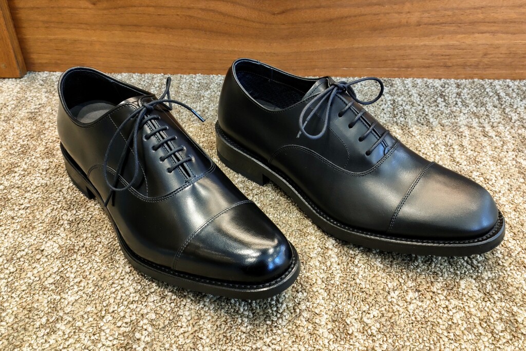 硬くて重い VS 柔らかくて軽い【ストレートチップ】 | 靴のリーガル