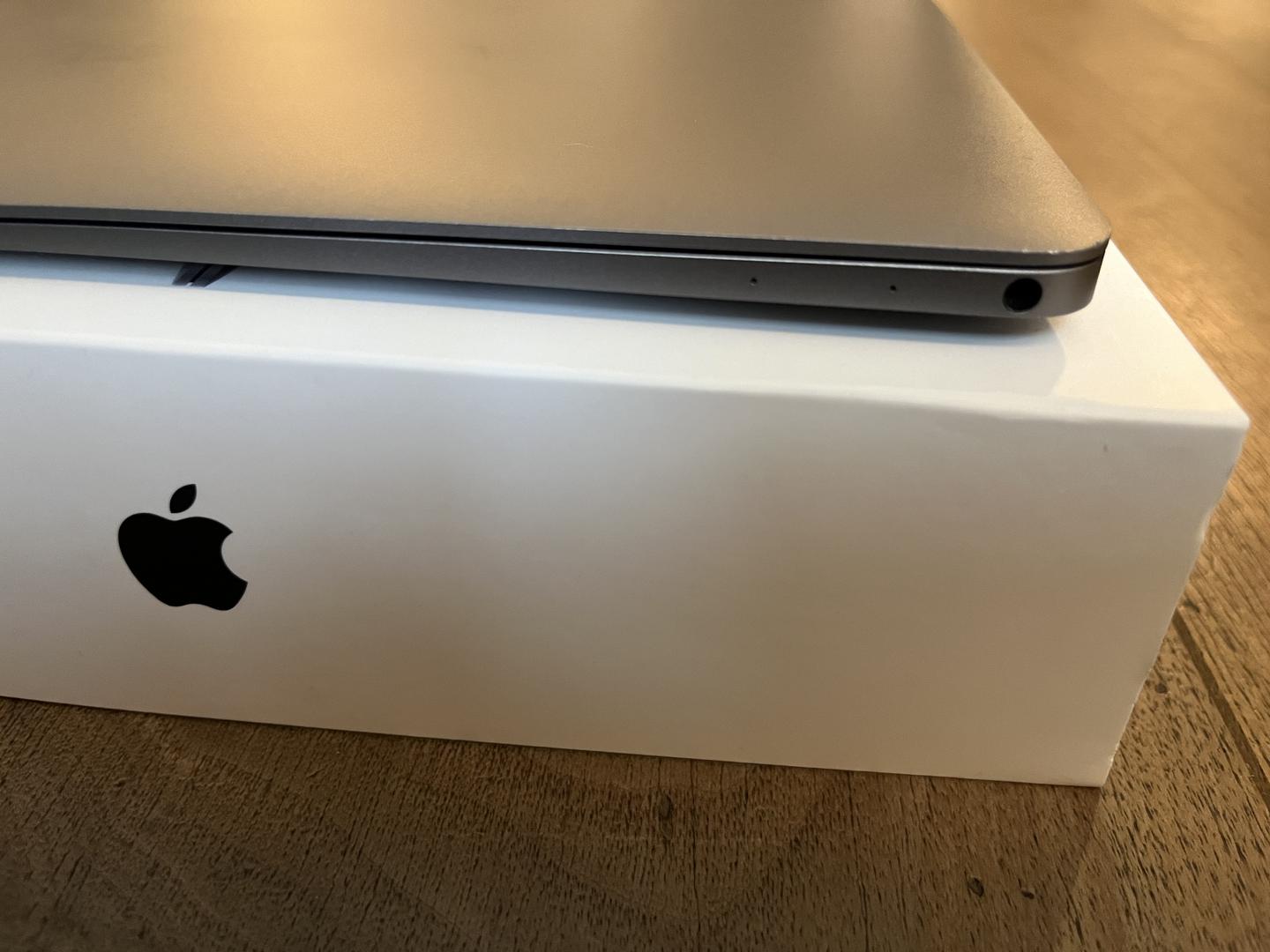 Macbook Retina 2017 - 12 inch - Guide, Specs, Prices, and More