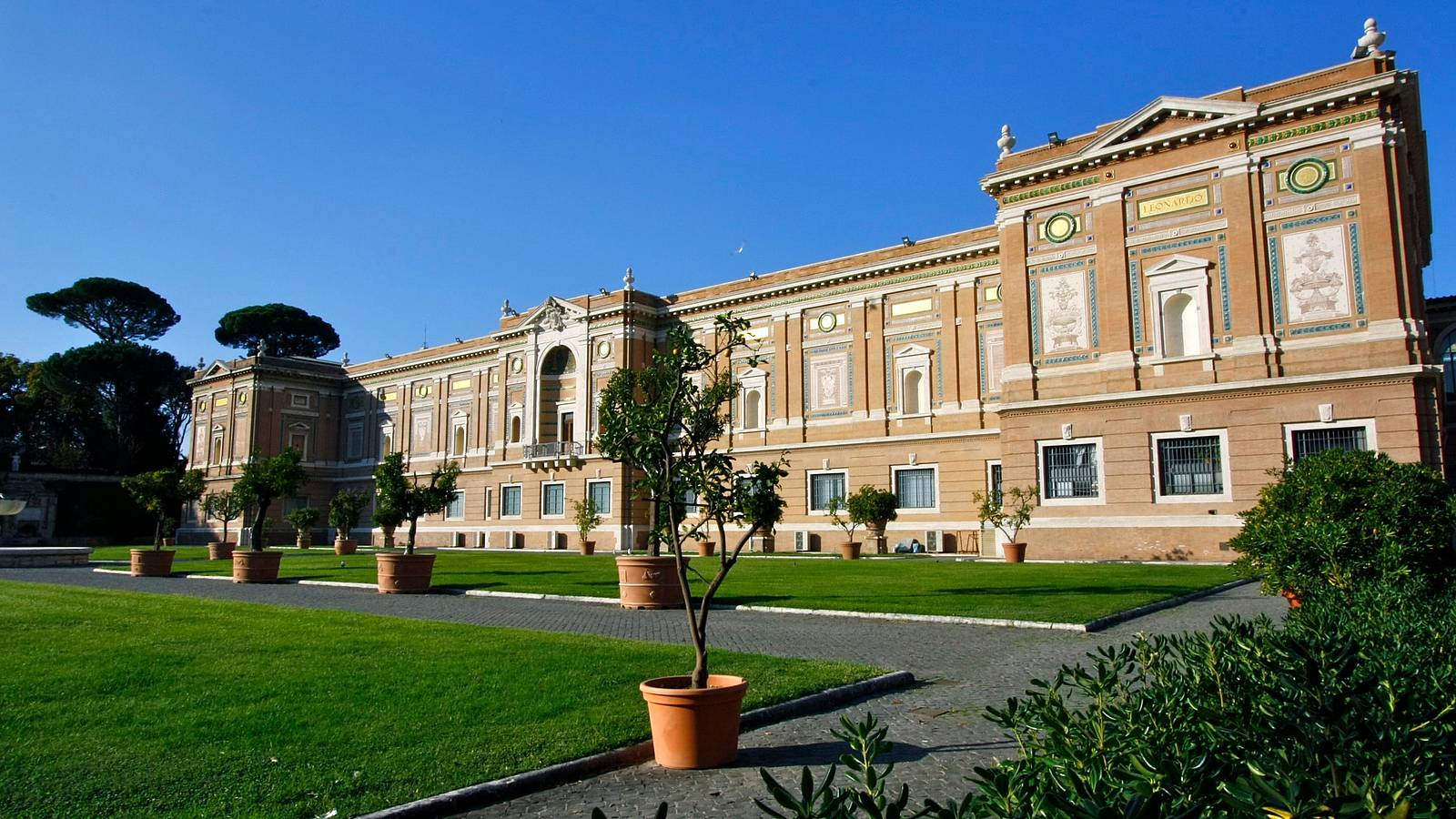 Italy: Custom Pinacoteca Vaticana Tours and Travel | Evaneos