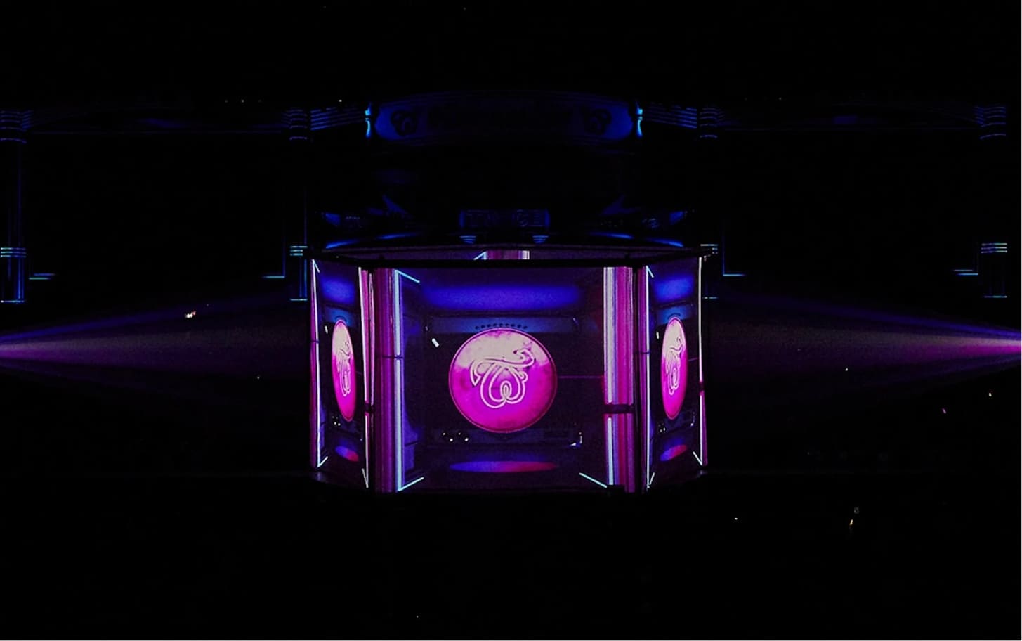 TWICE Dome Tour 2019 #Dreamday - stu inc.