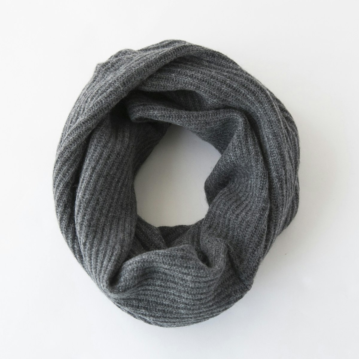 Heart of Mongolia/かたちを作りやすいカシミヤ100％スヌード -【当店